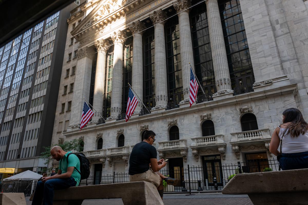 Fresh jobs data could reset interest-rate bets amid uncertainty about Federal Reserve unity on policy.
