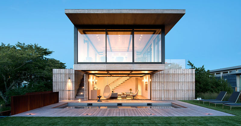 Bates Masi + Architects have designed a contemporary home on Long Island, New York, shaped by the area’s coastal history. Its inspiration comes from the historic lifesaving stations that once dotted the Atlantic shoreline, built to shelter crews tasked with w…