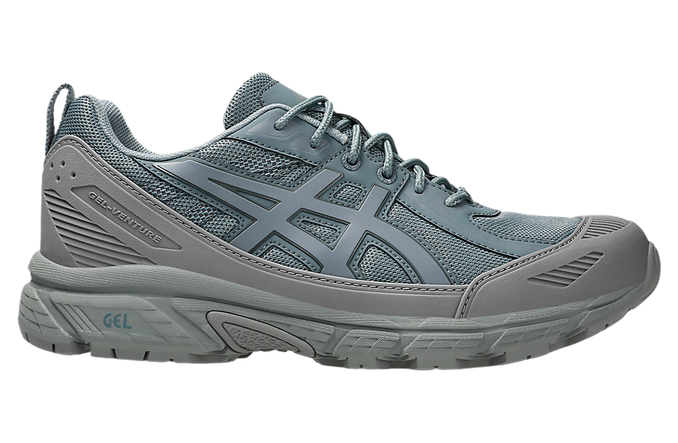 The Asics Gel-Venture 6 Shield in Ironclad and Fjord Grey presents a robust blend of durability and style, perfectly suited for both urban exploration and rugged trails. This iteration enhances the popular Gel-Venture 6 model with weather-resistant materials,…