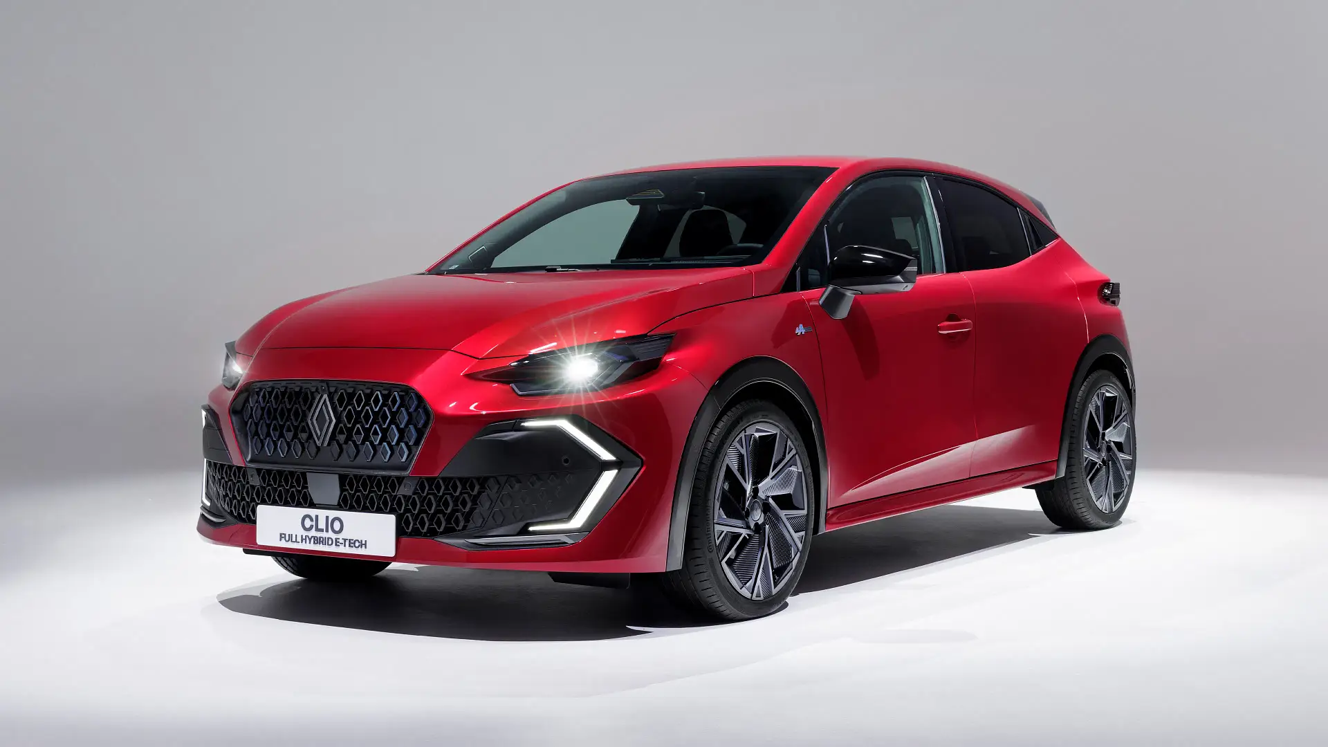 Renault has kept the small hatch alive in Europe, but leans heavily towards compact SUV styling in the process.