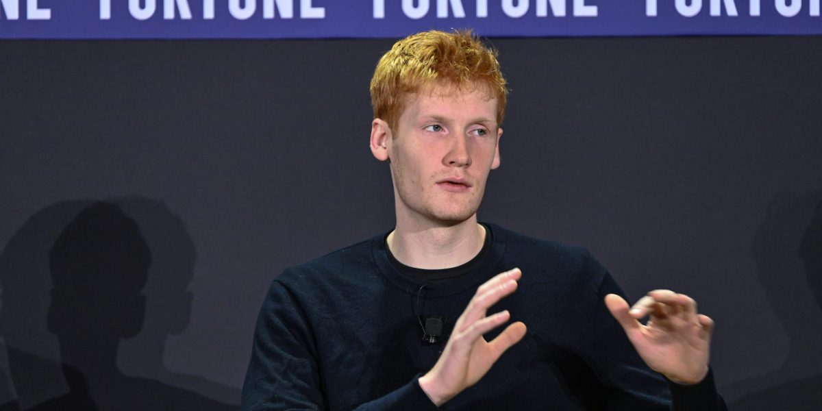 Cursor’s experiment shows how AI is shifting from answering prompts to running real projects—hinting at a future where machines don’t just help, but work as an 'orchestra.'