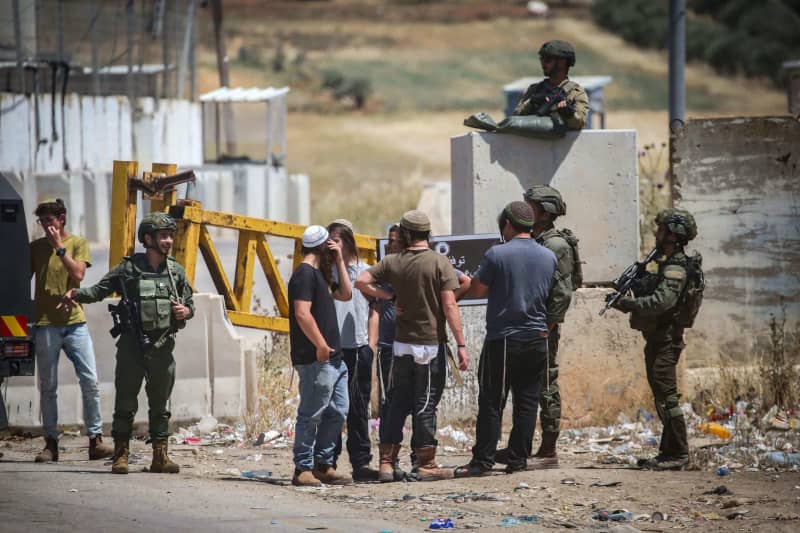 The military rushed forces to two locations in the West Bank to rescue Israelis who entered Area A by mistake. The IDF said on Tuesday evening that it rushed...