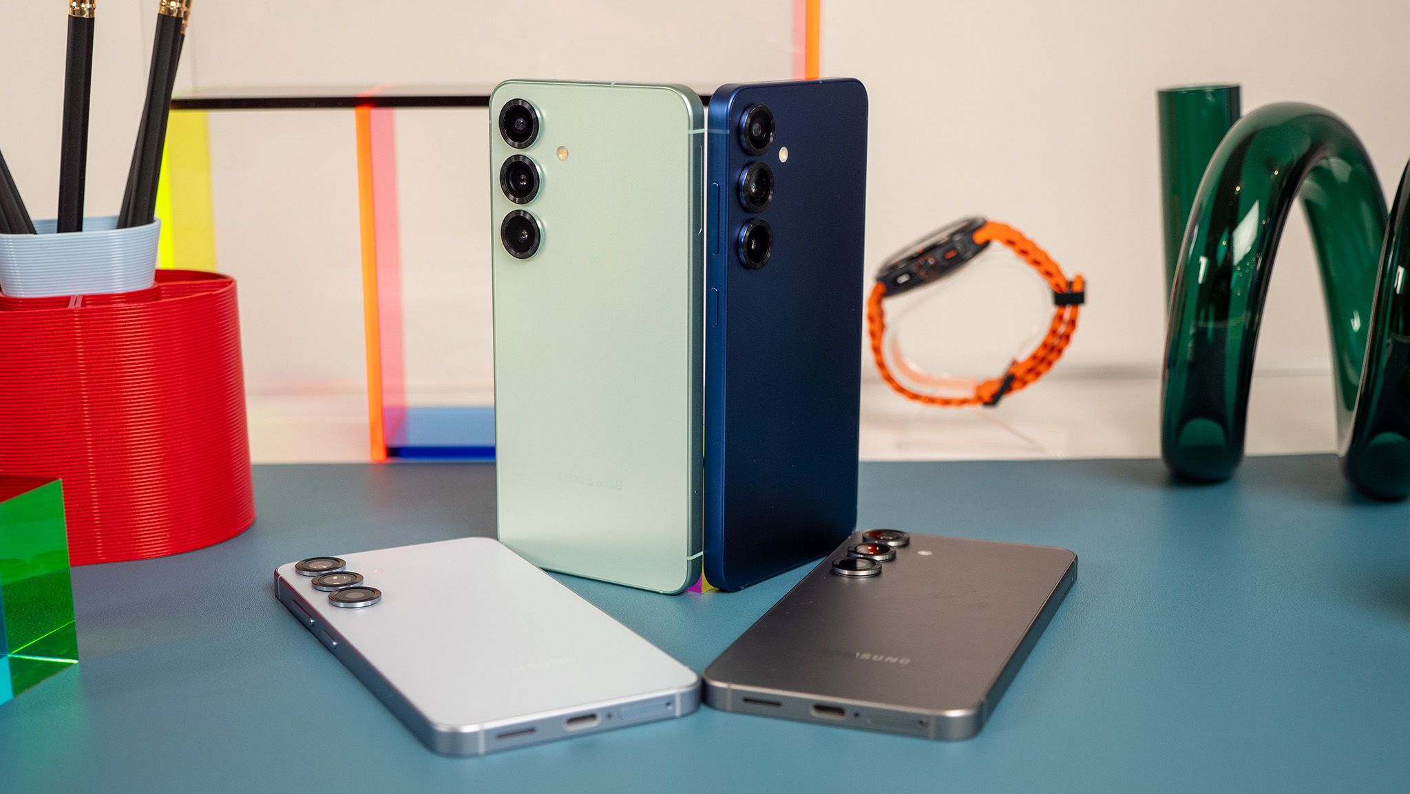 The holiday shopping season is over, but plenty of Samsung phones, tablets, watches, and more are still hundreds of dollars off! The key is knowing where to look.