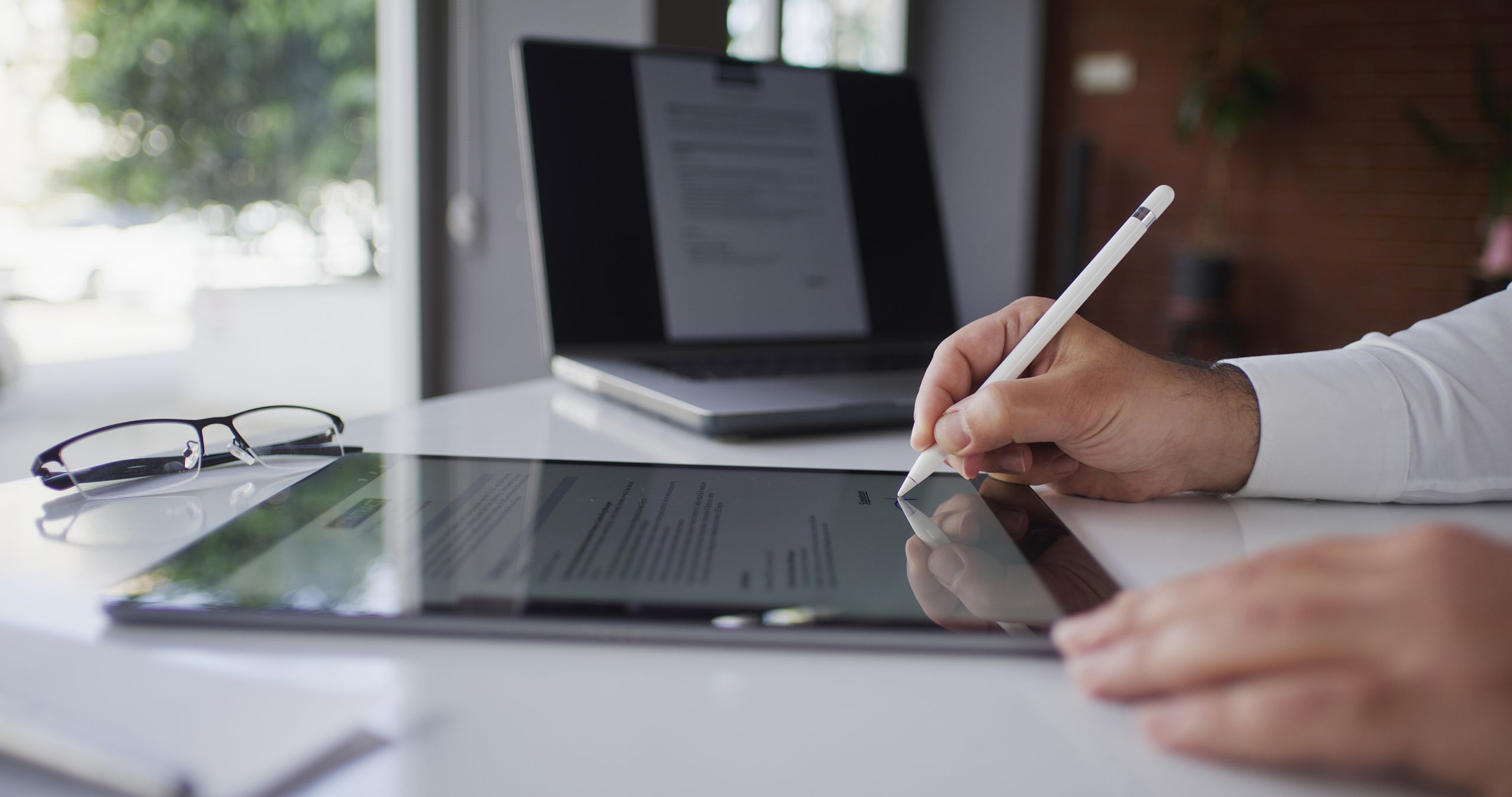 Docusign’s new AI aims to bridge the "confidence gap" by summarizing legalese, but critics warn against using it as a shortcut for the fine print.