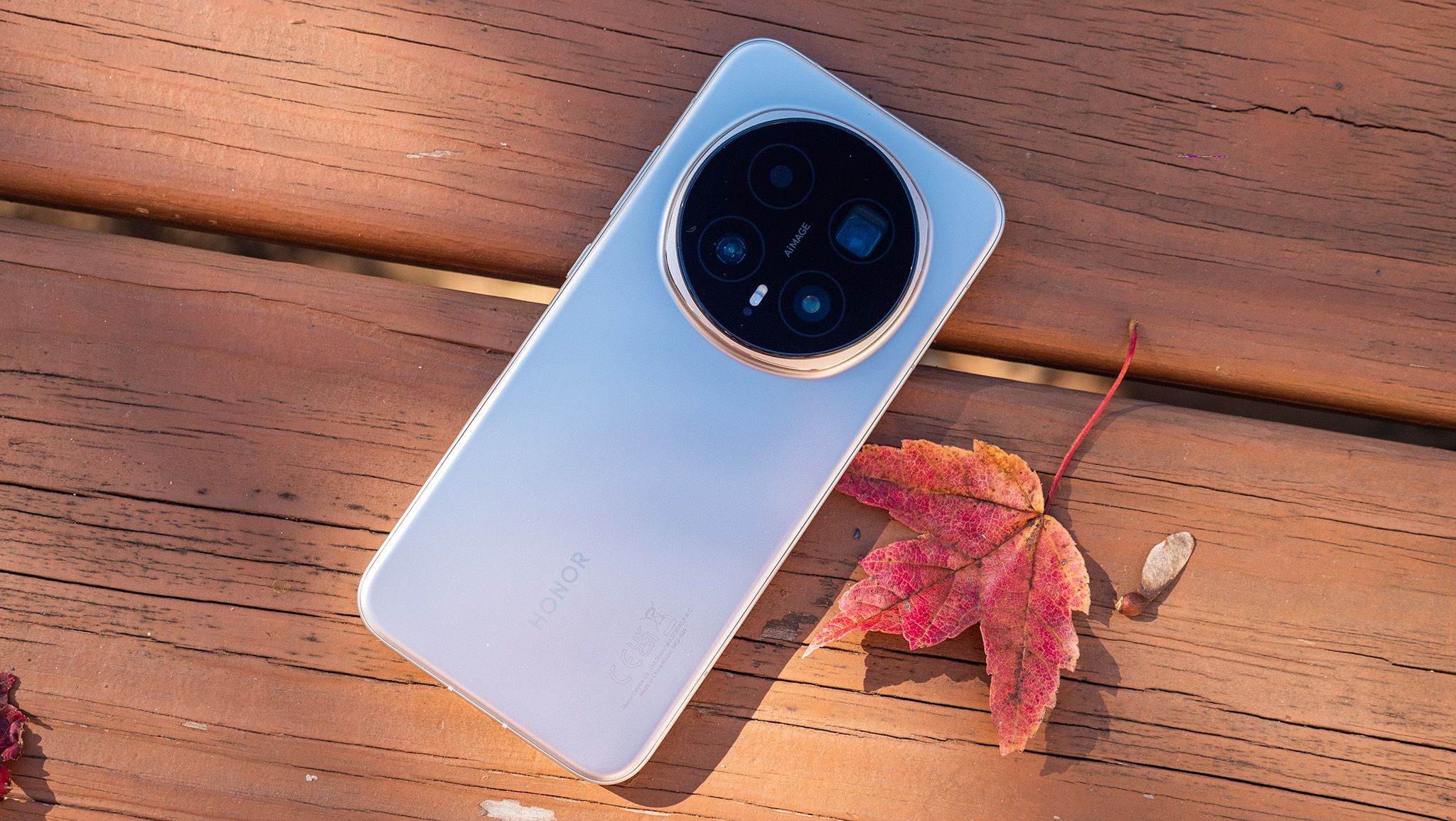 The main camera is a 200MP telephoto lens built specifically for low-light zoom, promising clearer night shots at up to 3.7x optical zoom.