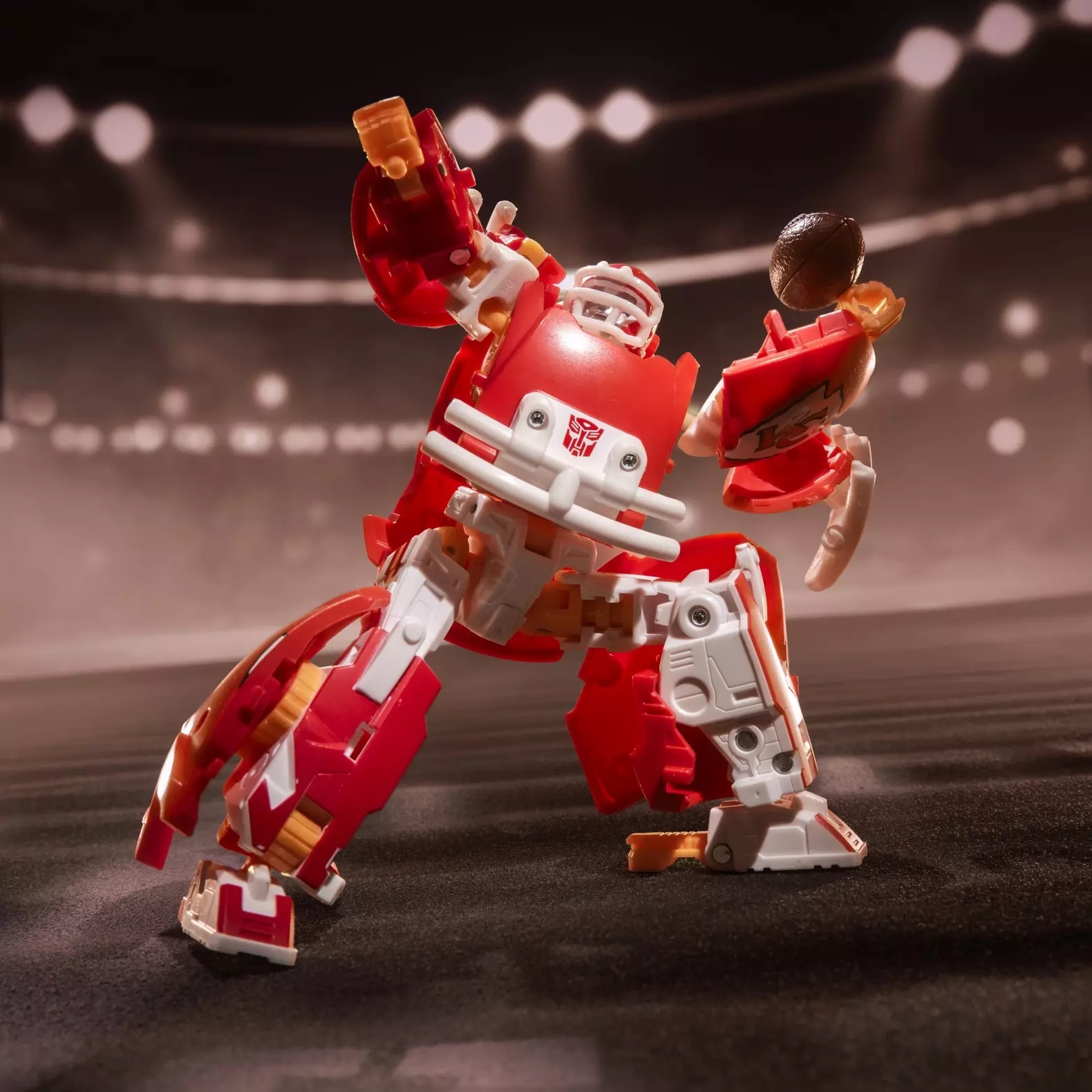 The new Transformers × NFL collaboration is a unique officially licensed toy line from Hasbro that mashes up the iconic transforming robots with National Football League team branding. These figures were slighly revealed last year, but theya are finally here …
