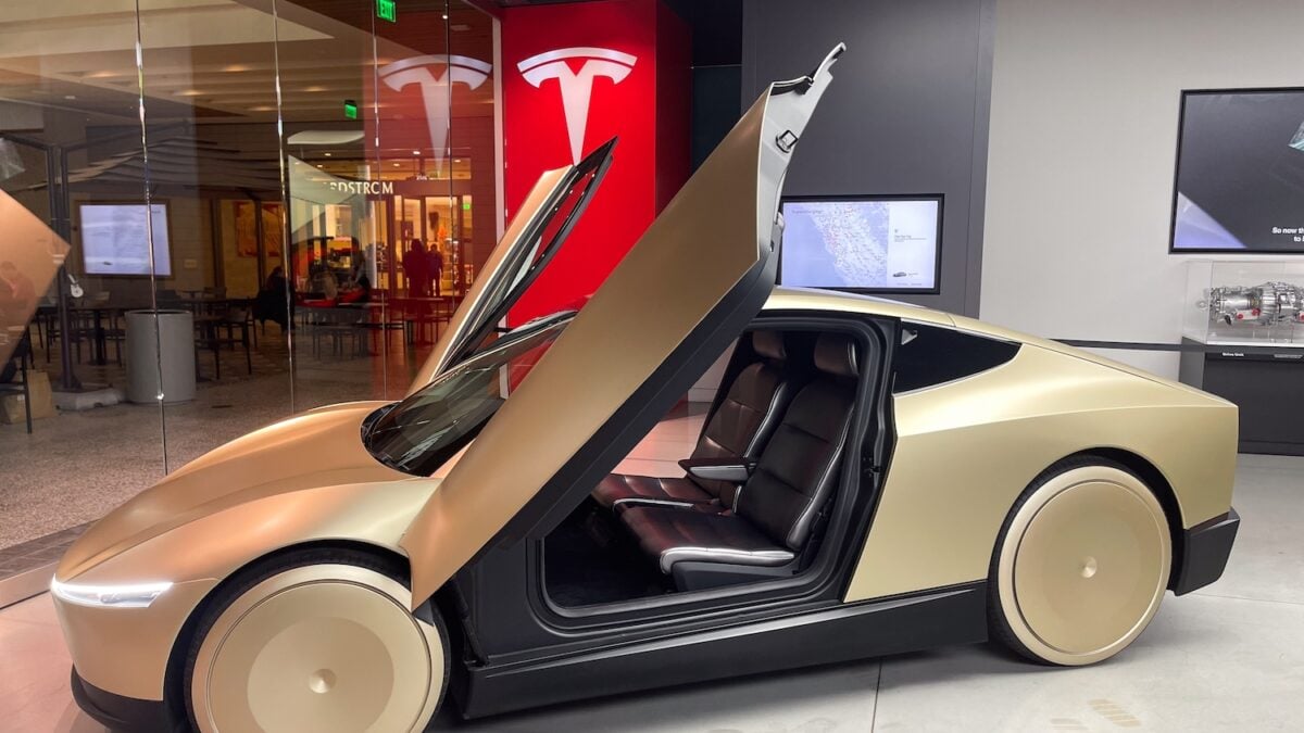 Elon Musk is making wackier promises than Very Serious People seem to realize.