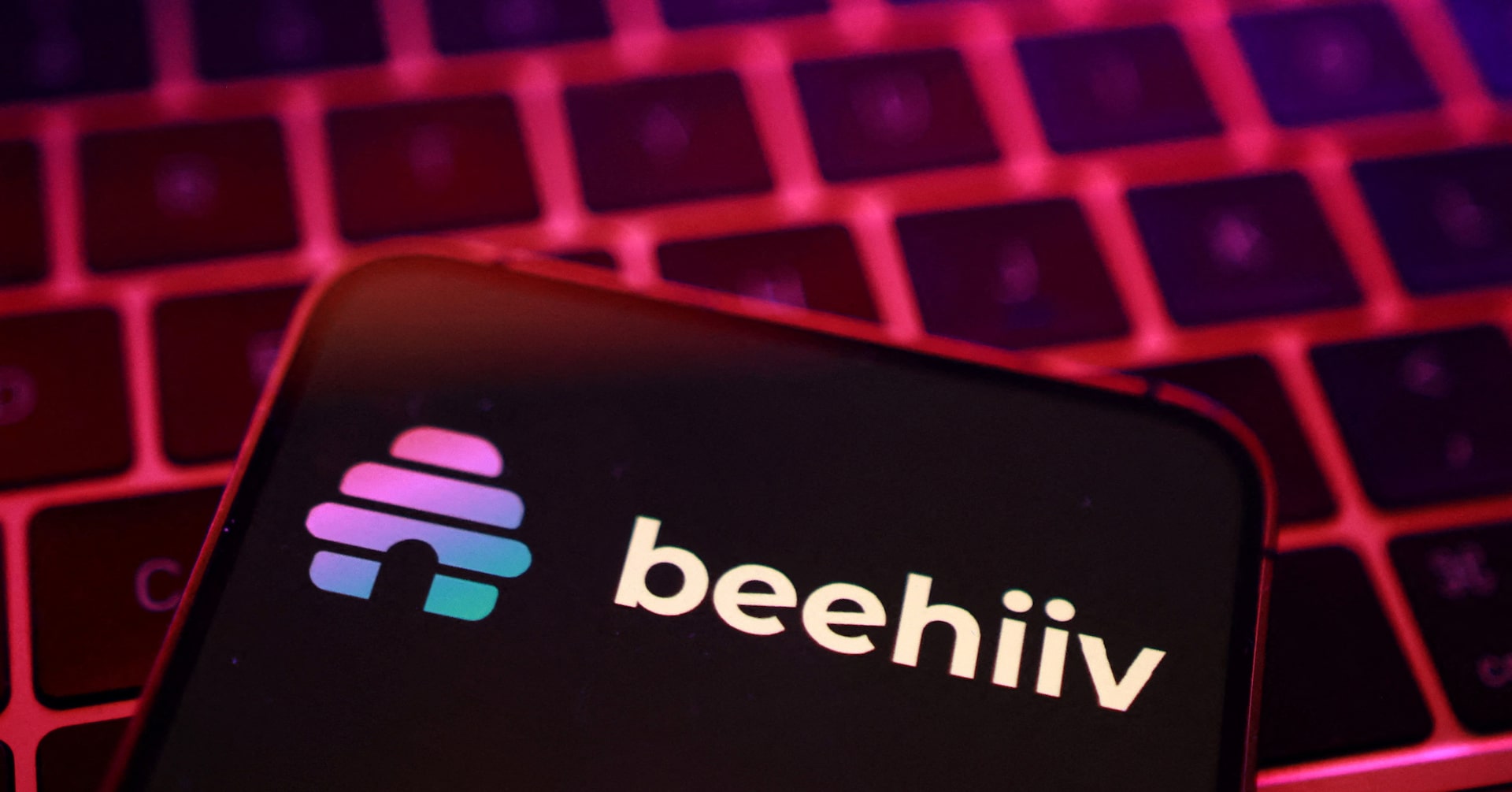 Jaspreet Singh / Reuters:
Beehiiv expects to nearly double its annual revenue to $50M in 2026; it has 40K+ MAUs, including 15K paying subscribers; 1 in 7 new writers come from Substack&nbsp; —&nbsp; Beehiiv expects to nearly double annual revenue to $50 million this ye…