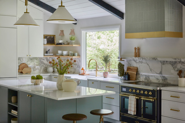 In this year’s Houzz TV lineup, designers reimagined an industrial high-rise condo, infused a traditional English home with Japandi warmth and refreshed a country kitchen alongside a spa-like bathroom in New York. These episodes highlight clever layouts, laye…