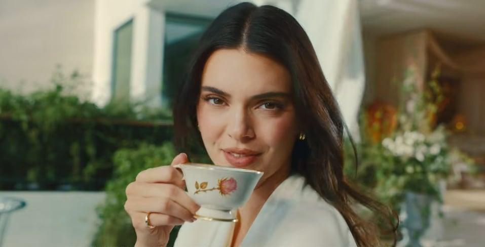 Kendall Jenner is starring in a new Super Bowl commercial! The 30-year-old model starred in the new Fanatics commercial that aired during the big game on Sunday (February 8). In the new ad, Kendall trolled her basketball players ex-boyfriends and poked some f…
