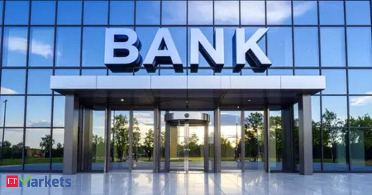 State-run bank shares plummeted Sunday following the government's announcement of a high-level committee to review the sector for future growth.  Bank of India saw the steepest fall, with all 12 Nifty PSU Bank index stocks trading lower. This move, part of th…