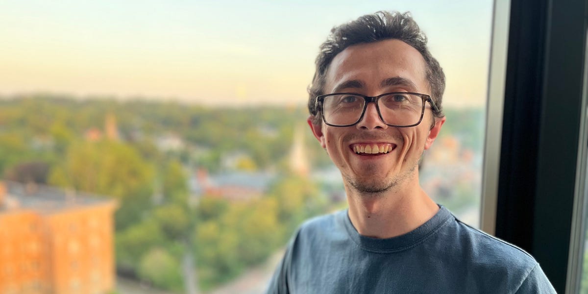 A freelancer struggled to maintain a healthy work life balance for years. Now, he has time to read and hang out with his fiancée after making simple tweaks to his routine.