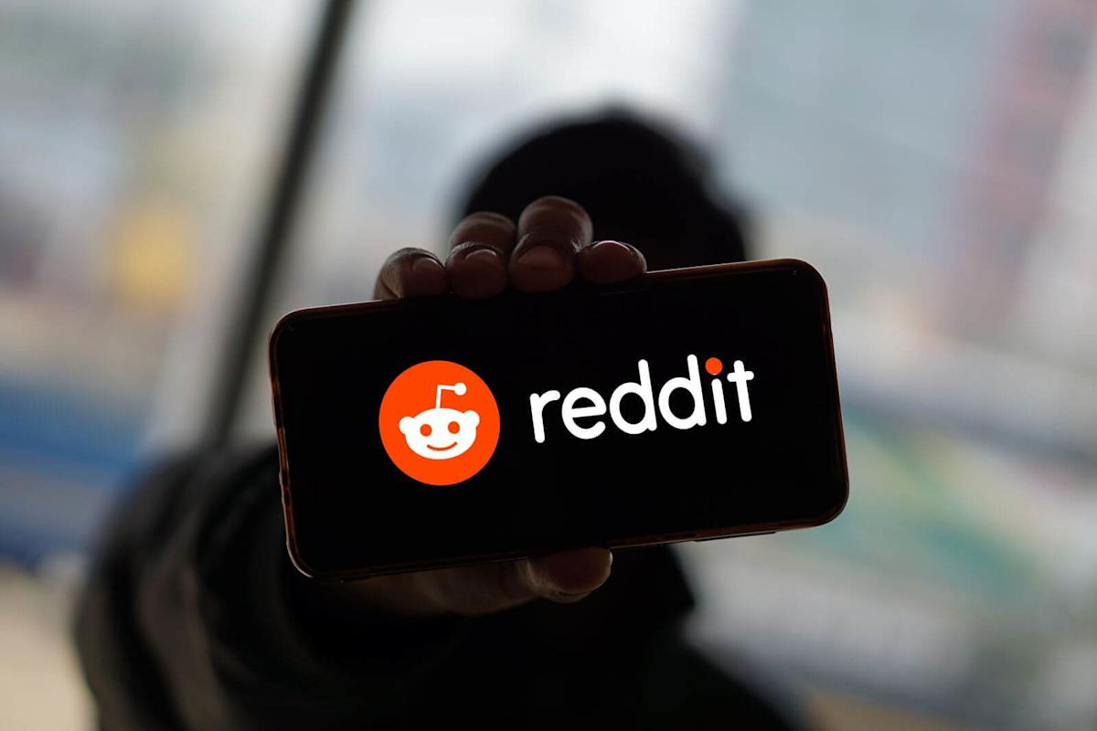 Reddit heads into Feb. 5 earnings with strong user growth and ad momentum, eyes on AI data licensing for next gains.