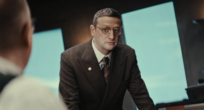 Tim Robinson is starring in a new 2026 Super Bowl commercial! The 44-year-old comedian appeared in the Rippling‘s ad that aired during the big game on Sunday (February 8). In the commercial, Tim plays a frustrated corporate mastermind, whose grand plan for “r…