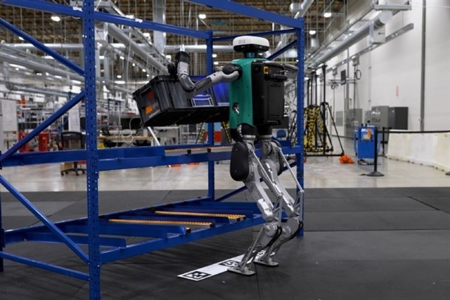 Agility Robotics and Toyota Motor Manufacturing Canada have signed agreements to deploy the Digit humanoid robot in a commercial production setting, moving the technology from a one-year pilot to operational use on assembly lines. The deal uses a Robots-as-a-…