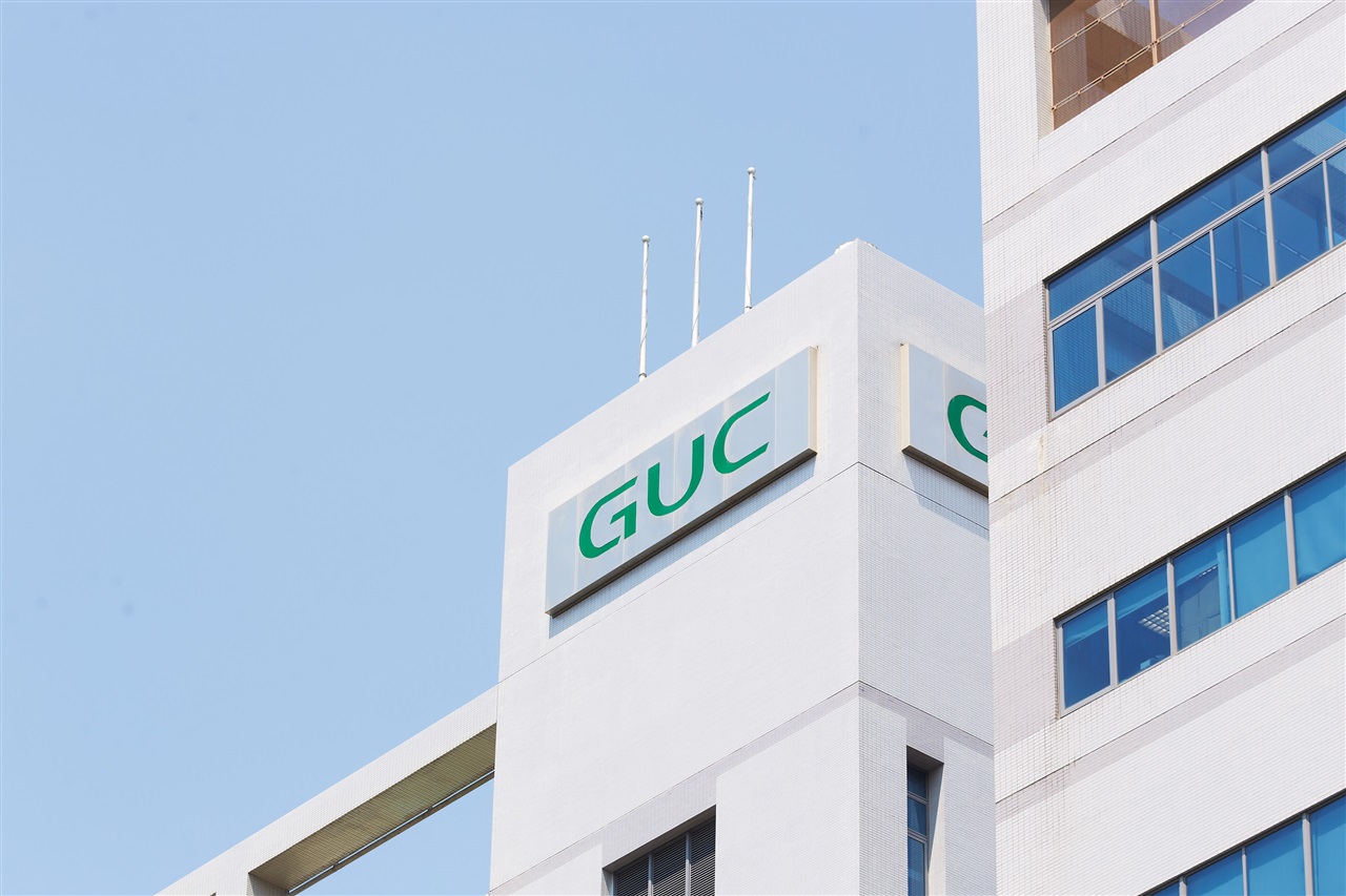 Lightmatter has announced parallel collaborations with Global Unichip Corp. (GUC) and Cadence to accelerate the deployment of Co-Packaged Optics (CPO) in data centers. By integrating Lightmatter's photonic technology with GUC's ASIC capabilities and Cadence's…