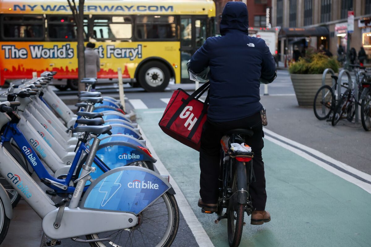 Natalie Lung / Bloomberg:
Grubhub plans to remove delivery and service fees on restaurant orders over $50 starting Feb. 2; Grubhub's US market share fell to ~4% in 2025 from 10% in 2023&nbsp; —&nbsp; Grubhub is removing delivery and service fees on all restaurant order…