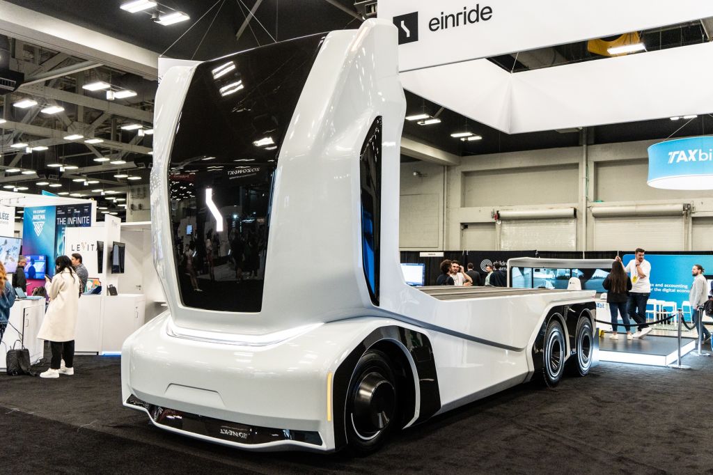 Self-driving trucks startup Einride has raised an oversubscribed $113 million PIPE in advance of its SPAC merger scheduled for early 2026.