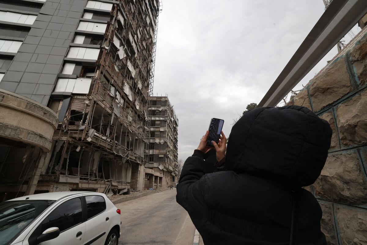 Bloomberg:
Iranians turn to Starlink, decentralized messaging apps, and VPNs to circumvent an internet blackout; NetBlocks says connectivity is at 1% of ordinary levels&nbsp; —&nbsp; Iranians are finding ways to circumvent a fresh internet blackout imposed by their gov…