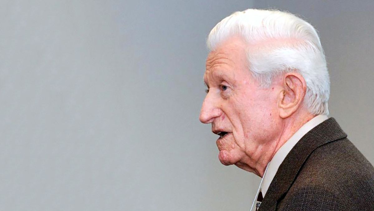 How Gene Amdahl turned IBM’s mainframe blueprint into a rival empire — and gambled on wafer-scale silicon decades before the AI era made it viable.