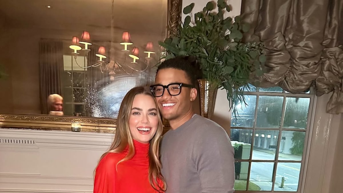 “The Mindy Project” alum Rebecca Rittenhouse, 37, is a married woman!
 Rittenhouse tied the knot with Kyle Robiskie at the First United Methodist Church in Pasadena, California.
 She told Vogue magazine, "My parents were actually married in the same church as…