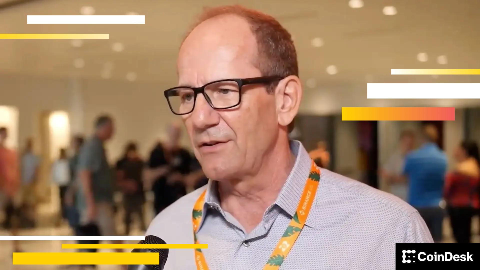 Mixed fourth quarter results highlight divergence between AI expansion plays and margin pressure.