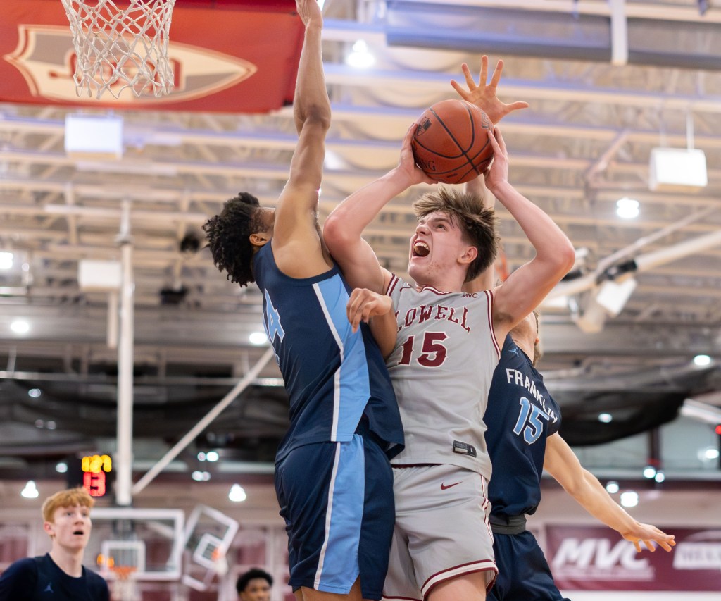 Georgia Murray (two goals, assist) shattered the point record for fourth-seeded Bishop Feehan (115), while Ava Olitsky made eight saves to surpass 1,500 career saves in a 3-0 girls hockey victory over No. 29 Hopkinton. Ella Duffy scored twice (both goals assi…