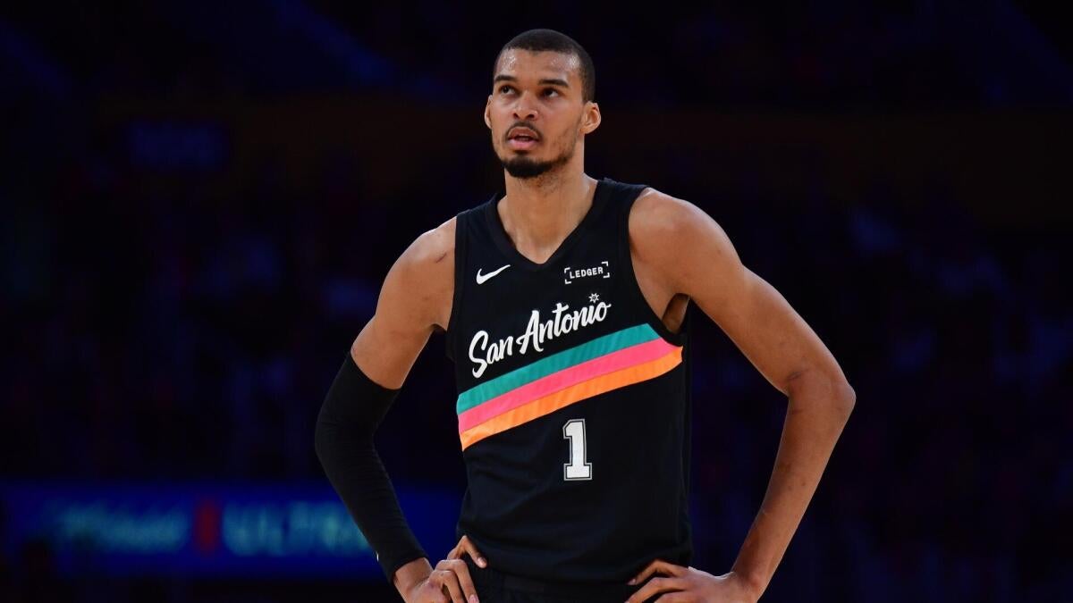 SportsLine's Mike McClure, a daily Fantasy pro with more than $2 million in winnings, gives optimal NBA DFS lineup advice for Monday's three-game slate