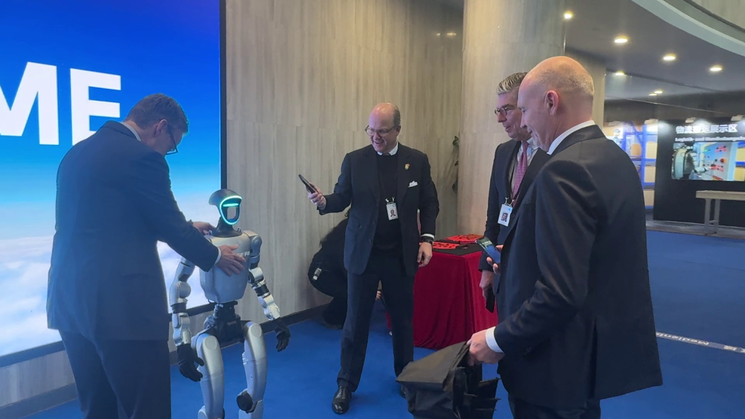 German Chancellor Friedrich Merz, accompanied by a delegation, visited Zhejiang province on Thursday and toured Unitree Robotics in Hangzhou, a leading Chinese robotics company. During the visit, Unitree founder Wang Xingxing showcased the company’s latest in…