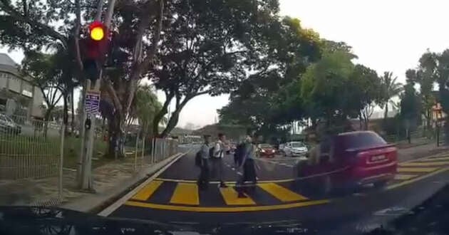 Disregarding traffic signals and pedestrian crossings can result in motorists facing penalties affecting their driving licences, including suspension. This is according to Johor road transport department (JPJ) director Zulkarnain Yasin, who said offenders can…