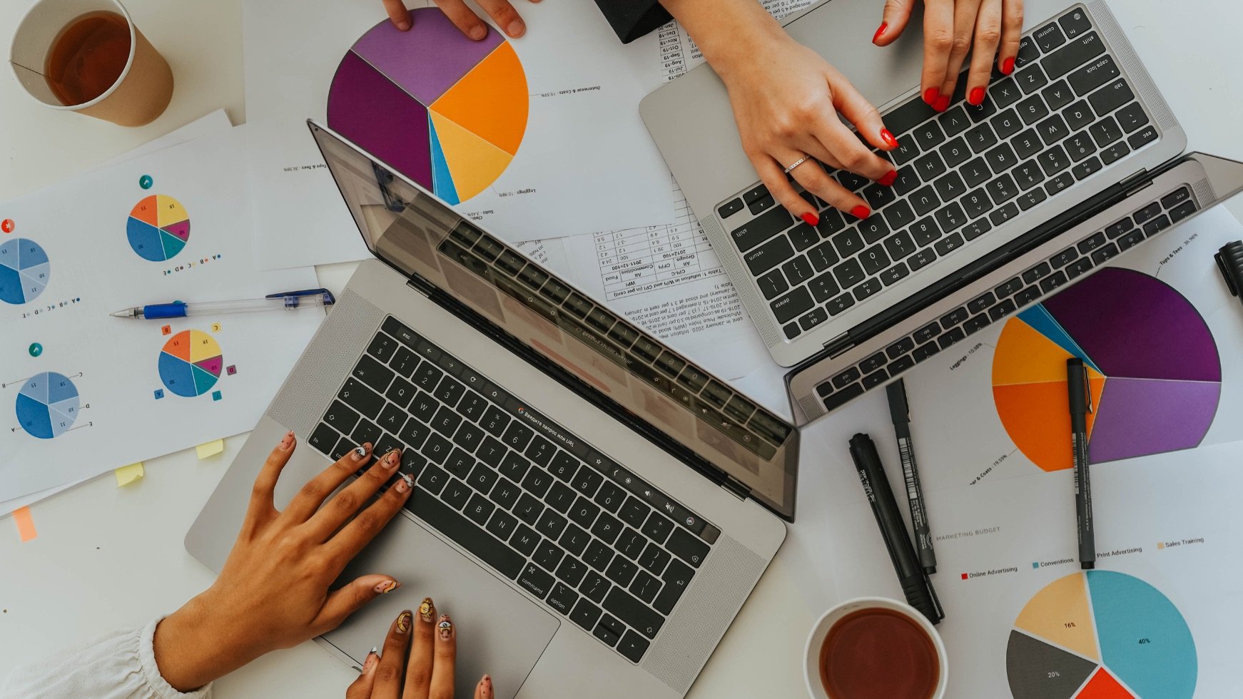 HODIO measures hate speech and amplification across Instagram, TikTok, X, YouTube and Facebook — and holds platforms accountable with a public ranking.