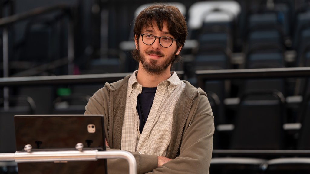 SPOILERS: This post contains details about The Comeback, Season 3 episode ‘Valerie Does It All’ Longtime fans of The Comeback might be surprised to learn that one guest star on this week’s episode is the real-life son of star Lisa Kudrow. Julian Stern, who ap…