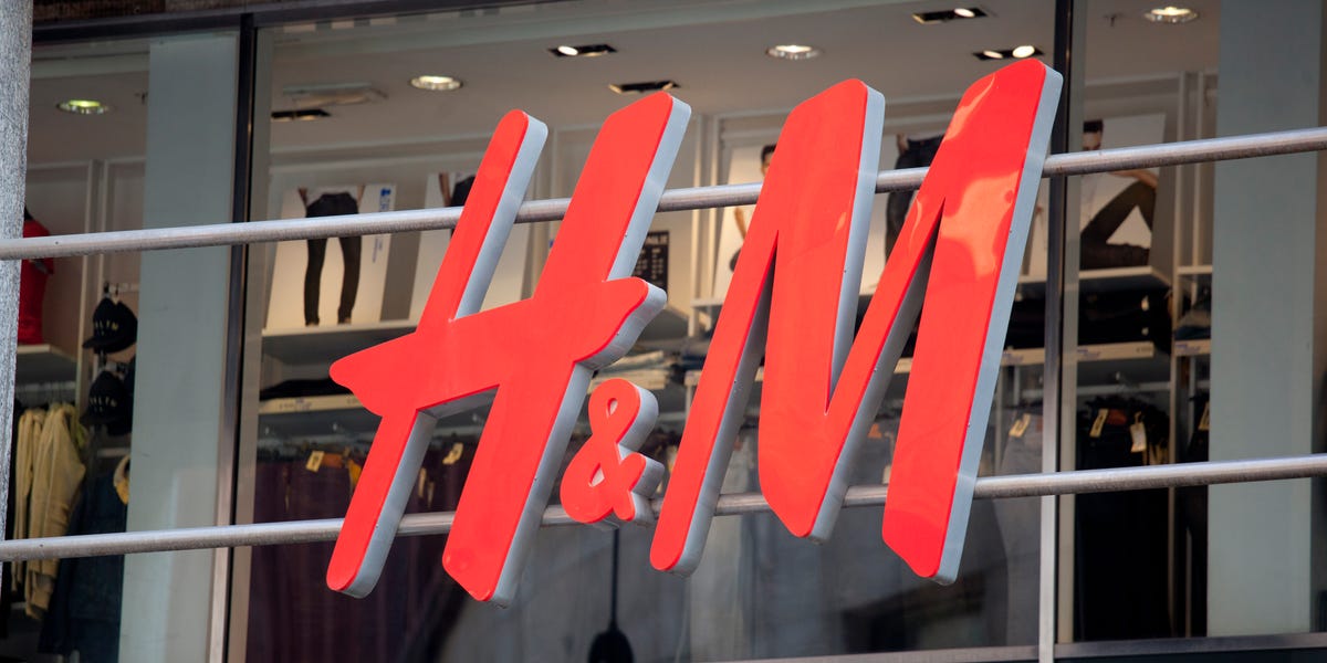 H&M officially got me on board with zebra print. These $20 wide-leg pants are super wearable and transition effortlessly from day to night.