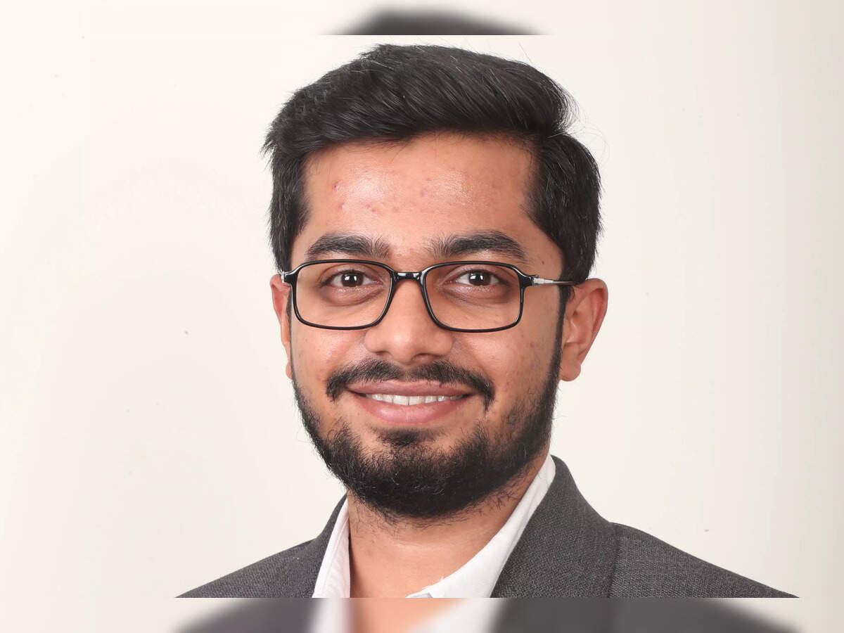 Shashvat Nakrani, a cofounder of BharatPe, is stepping down from his daily responsibilities. He will transition to a strategic advisor and board director role starting May 1. Nakrani will continue to guide crucial areas such as fundraising, IPO plans, mergers…