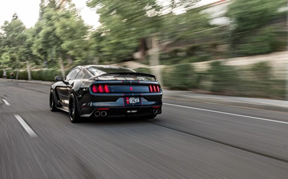Street racers found out the hard way that they couldn’t speed away from the Harris County Police in Texas, despite racing a Ford Mustang Shelby GT500 and an...