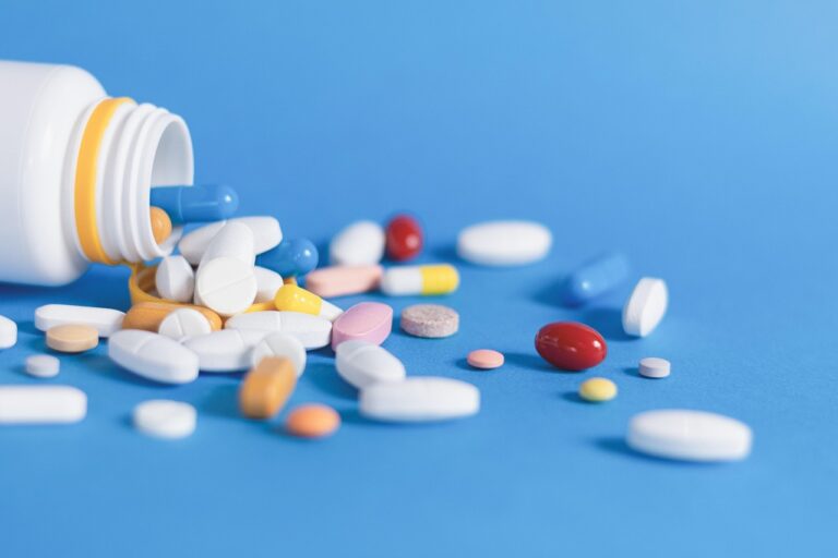Tempus AI Inc (NASDAQ:TEM) is among the best medical AI stocks to buy now. Tempus has partnered with SoftBank, Gilead, and Merck on AI-driven drug...