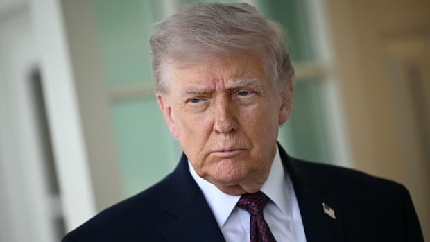 The U.S. Justice Department on Tuesday asked a federal appeals court to throw out the seditious conspiracy convictions of Proud Boys and Oath Keepers leaders who were sentenced to prison terms for leading members of the far-right extremist groups in attacking…