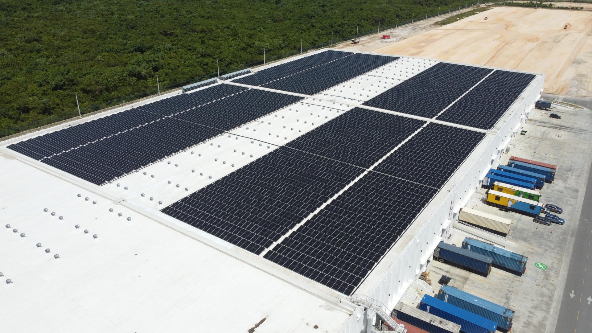 DP World's solar project in the Dominican Republic cuts 3,500 tons of CO₂ annually, boosting renewable energy use and efficiency at logistics hub....