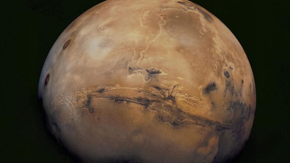 Orbital data from asteroid 2001 CA21 points to a potential 153-day round-trip journey to Mars.