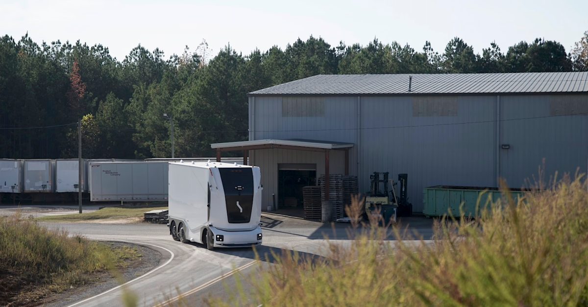 After a successful pilot in Europe, Swedish AI logistics firm Einride is deploying its SAE Level 4 autonomous electric semi trucks in the US, connecting EASE Logistics warehouses in Marysville, Ohio as part of the DriveOhio Truck Automation Corridor Project.
…