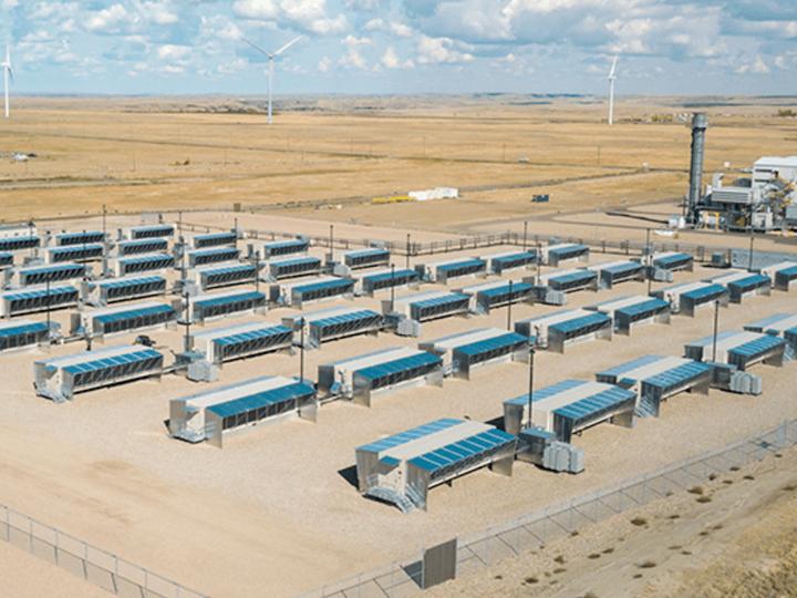 A new $200 million, 364-day bitcoin-backed facility replaces the Coinbase Credit arrangement, cutting debt costs by 200 basis points.