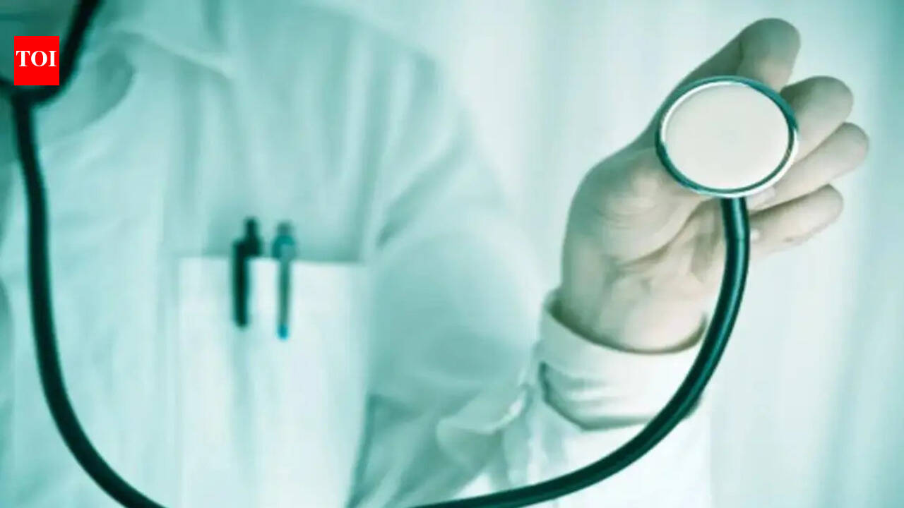 Mumbai saw 20,000 medical shops shut in an AIOCD strike against online medicine delivery; 200 pharmacies stayed open for emergencies as FDA ran a helpline.