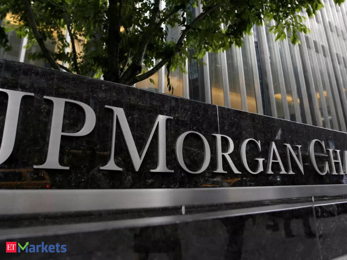​Several brokerages have initiated coverage on Indian stocks like Meesho and Swiggy, forecasting significant upside potential. JP Morgan is 'Overweight' on Meesho with an 11% upside, while Equirus rates Swiggy a 'Buy' with a 48% potential gain. Other stocks c…