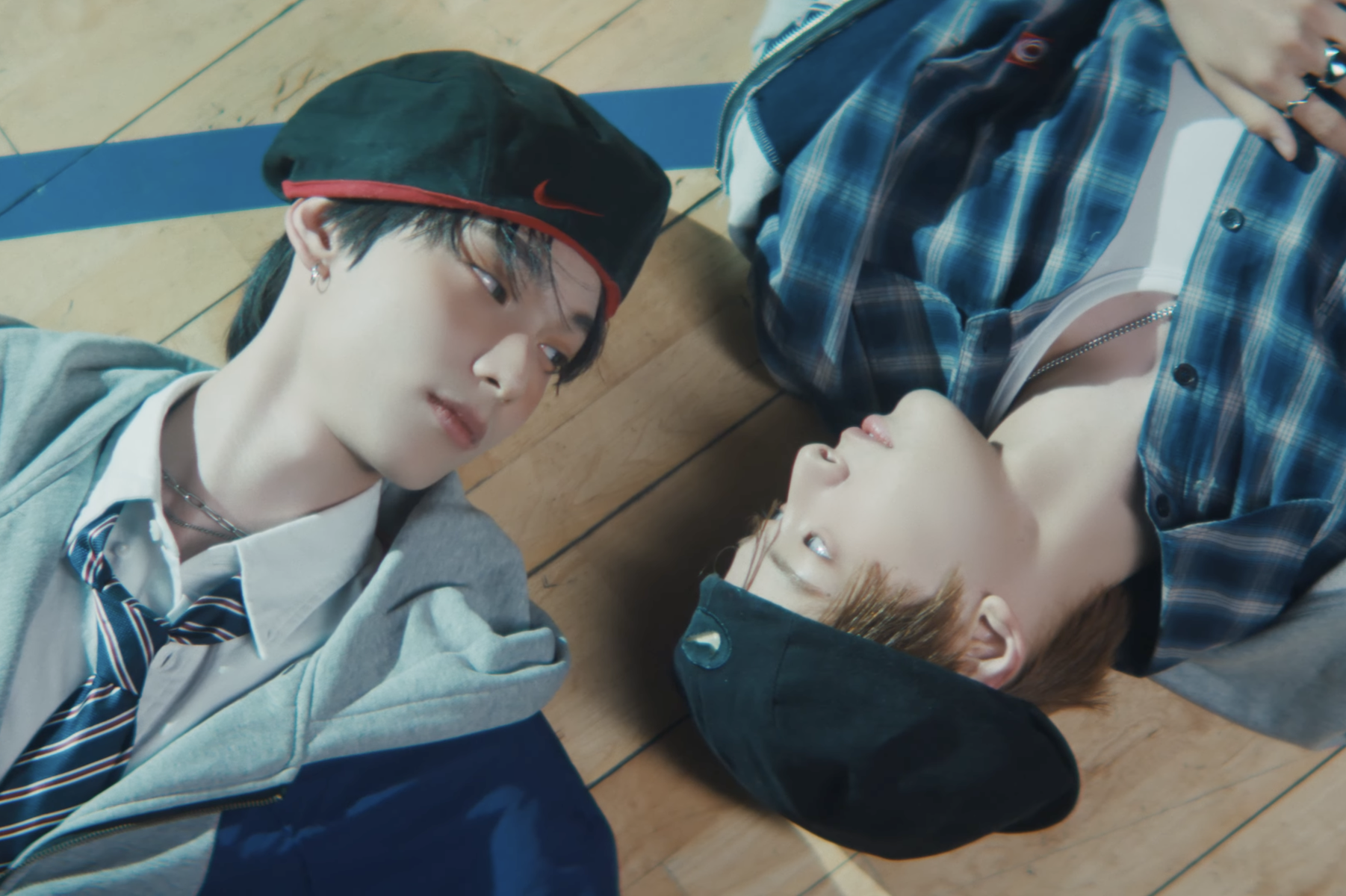 FLARE U Is here with their highly-anticipated debut! FLARE U is a new duo consisting of former “BOYS II PLANET” contestants Chuei Li Yu and Kang Woo Jin. On May 13, FLARE U unveiled their first mini album “YOUTH ERROR” along with the music video for the title…