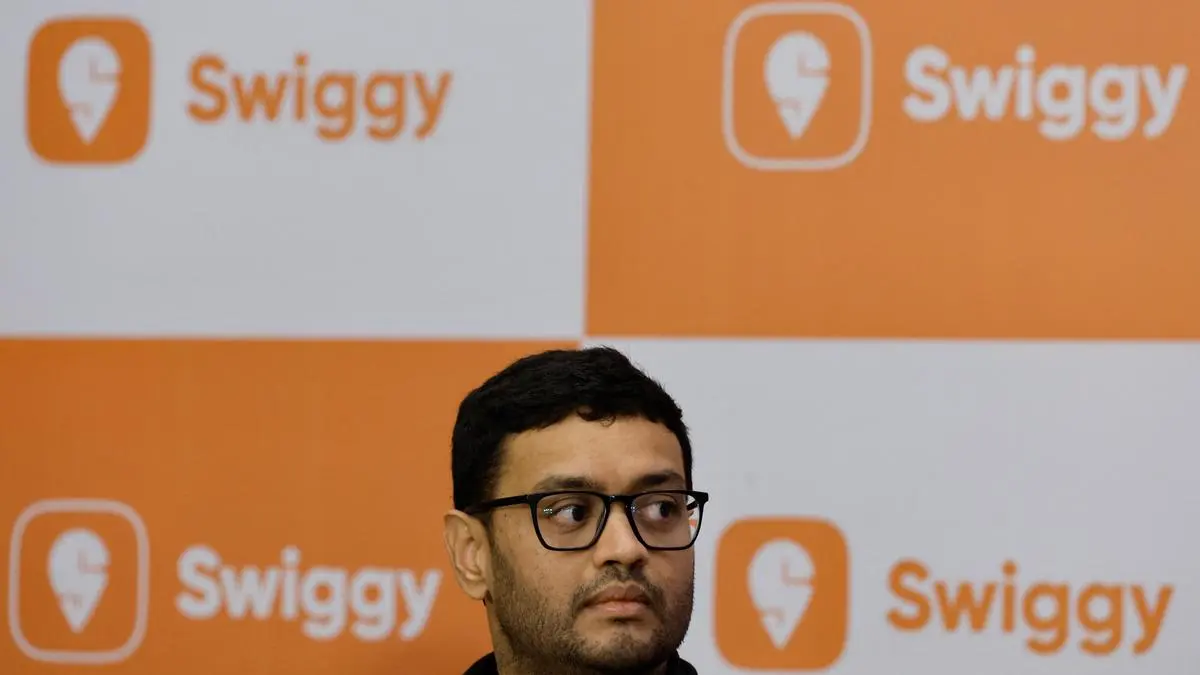 Swiggy narrows Q4 losses to ₹800 crore as food delivery growth accelerates amid rising consumer demand and improved unit economics.
