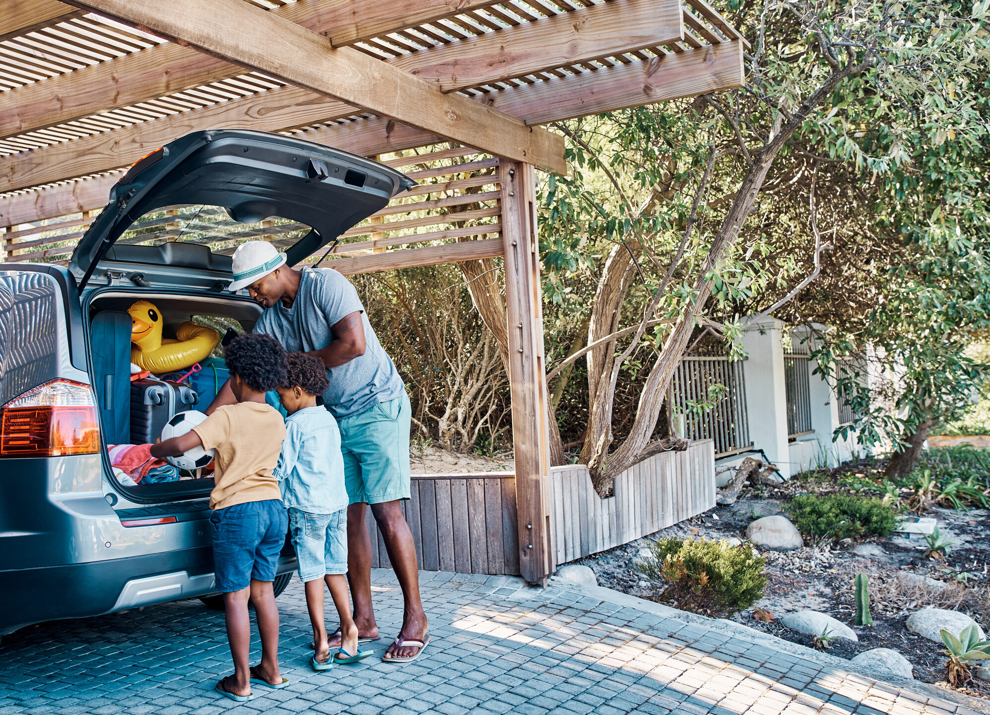 These travel cards offer similar earn rates but differ on perks like cell phone coverage, car rental insurance and authorized users. See how they stack up.