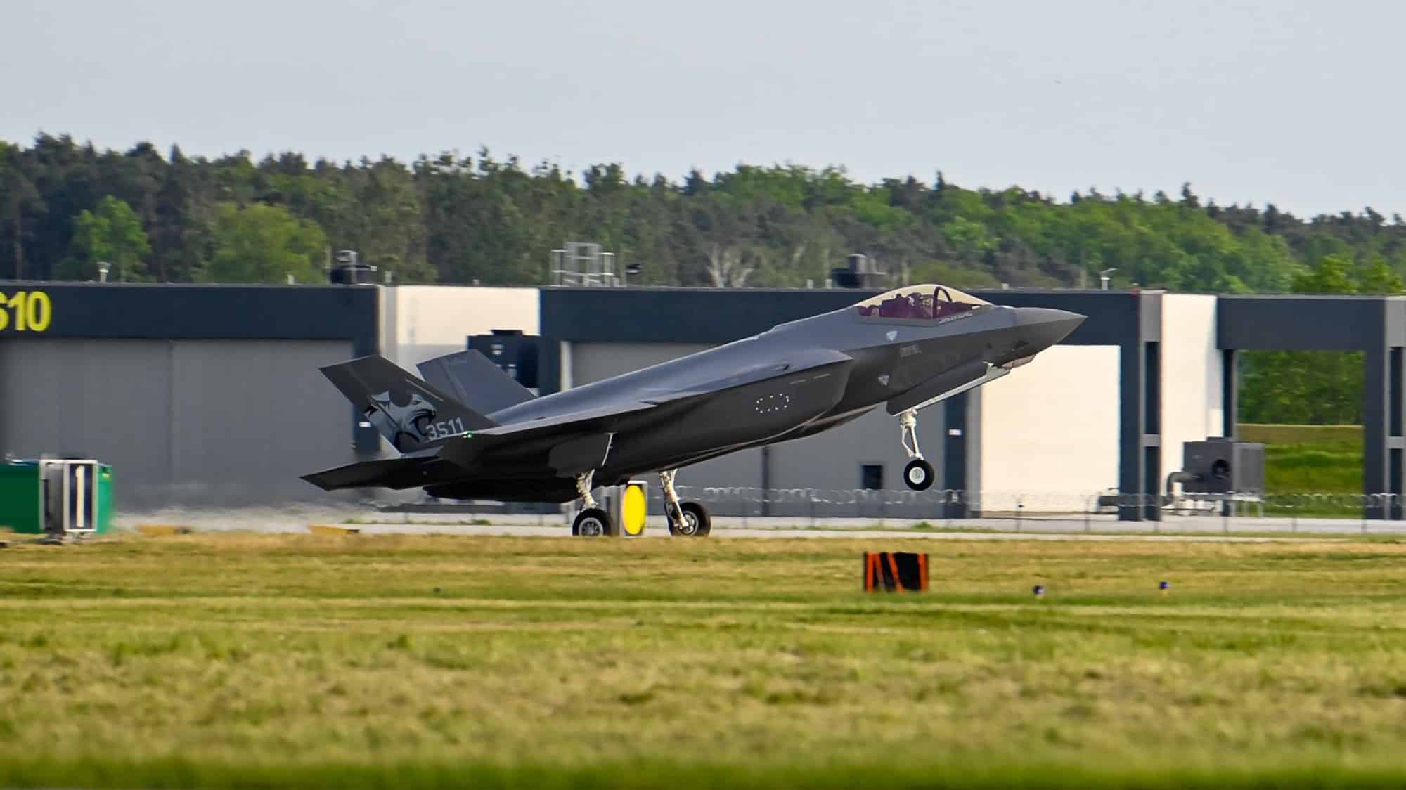 The first three F-35s arrived in Poland at Łask Airbase after a delivery flight from Lockheed Martin’s Fort Worth production plant. The Polish Air Force has taken delivery of its first three F-35A Lightning II fighters on national soil. The aircraft landed at…