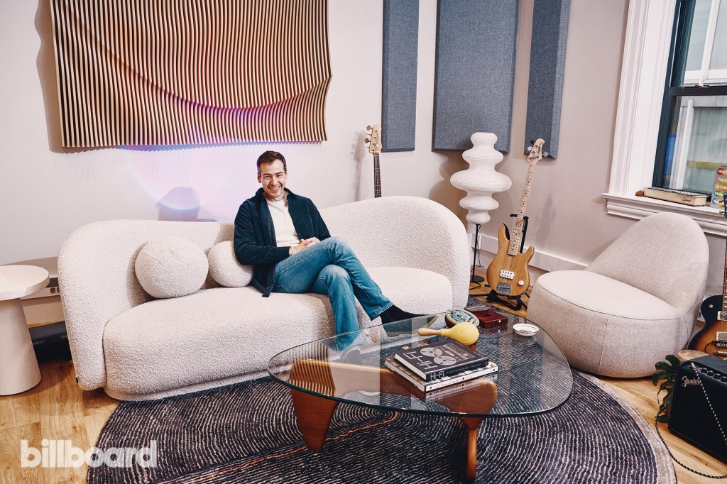 Suno has raised $400 million in its series D funding round ahead of its new AI model made in partnership with the music industry establishment.