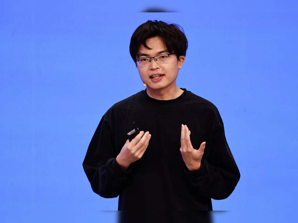 The developer of the Kimi chatbot has held early talks with prospective investors to raise more than $1 billion, people familiar with the matter said. The discussions have begun just as Moonshot is on the verge of closing a round led by Meituan that valued th…