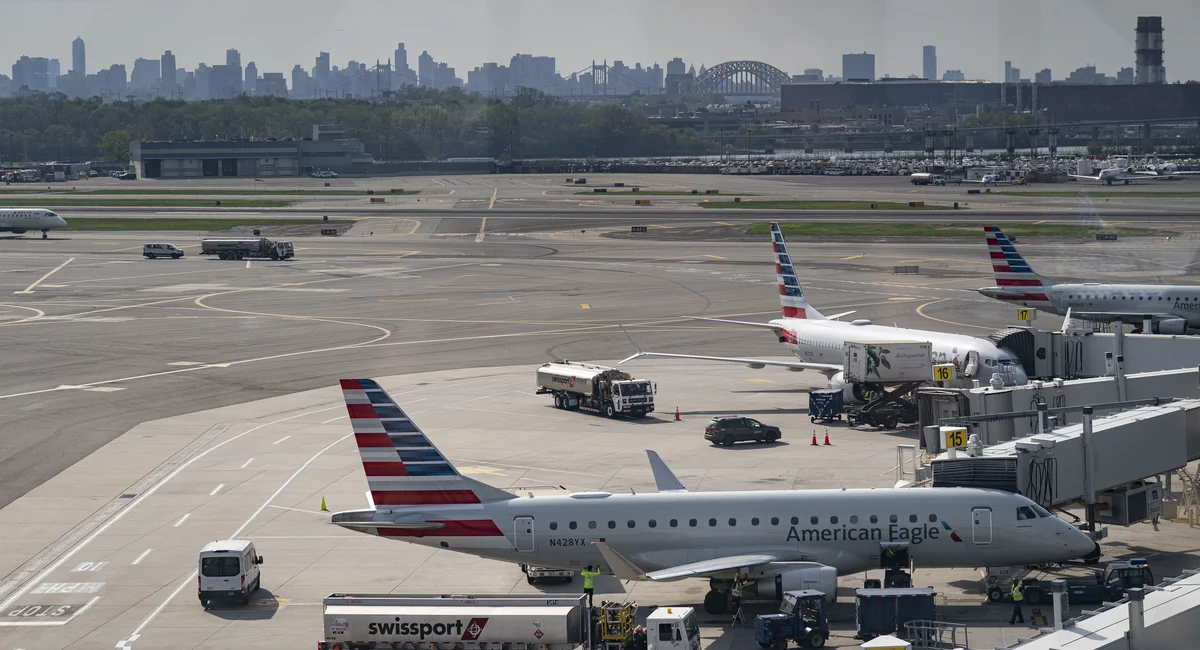 LaGuardia Airport
 

Airport officials warned passengers of residual delays. [ more › ]